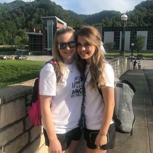 Meet your Posher, Claudia